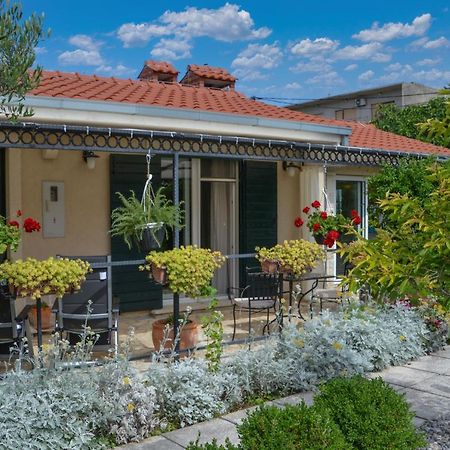 Issa Holiday Home - 3 Min Walk To Beach Kaštela Zewnętrze zdjęcie