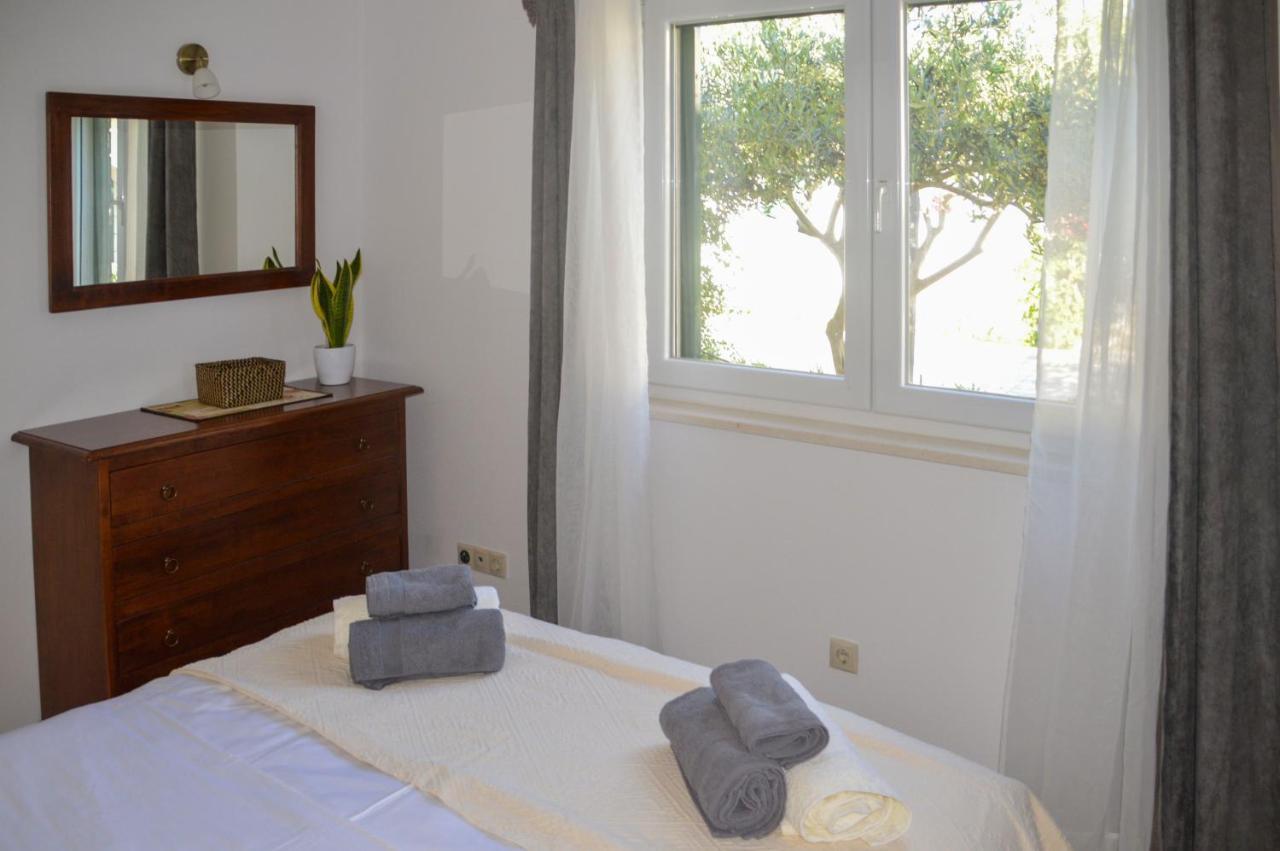 Issa Holiday Home - 3 Min Walk To Beach Kaštela Zewnętrze zdjęcie