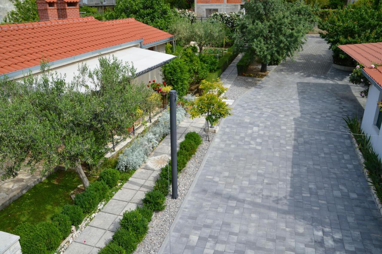 Issa Holiday Home - 3 Min Walk To Beach Kaštela Zewnętrze zdjęcie