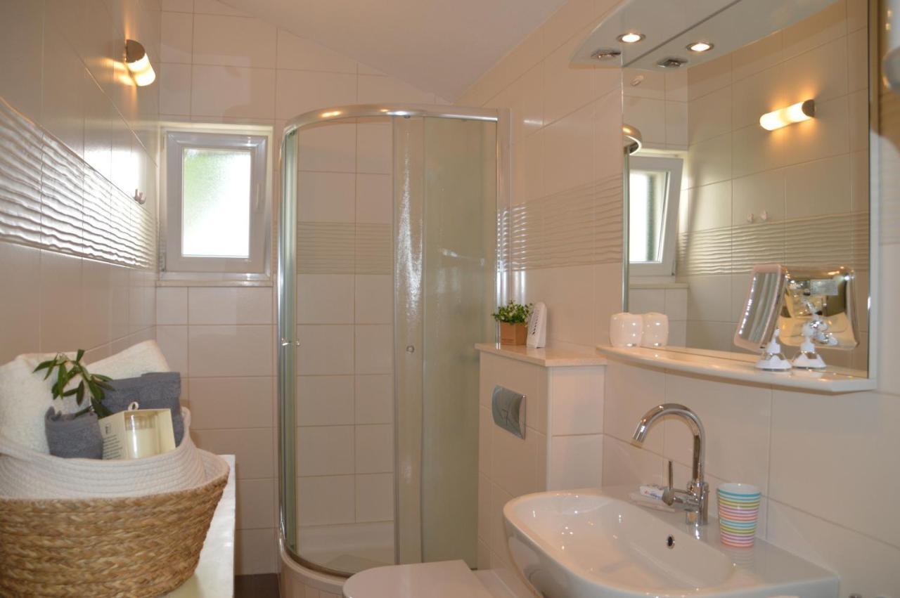 Issa Holiday Home - 3 Min Walk To Beach Kaštela Zewnętrze zdjęcie