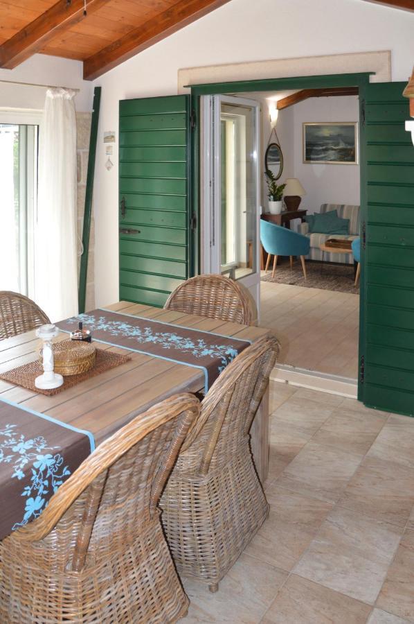 Issa Holiday Home - 3 Min Walk To Beach Kaštela Zewnętrze zdjęcie